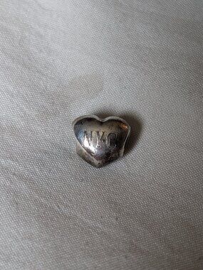 Retired NYC Pandora charm